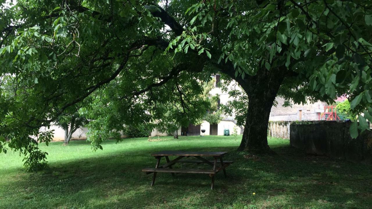 Gite Chambre De La Tante Camille - Les Filles Tresy Passenans Buitenkant foto